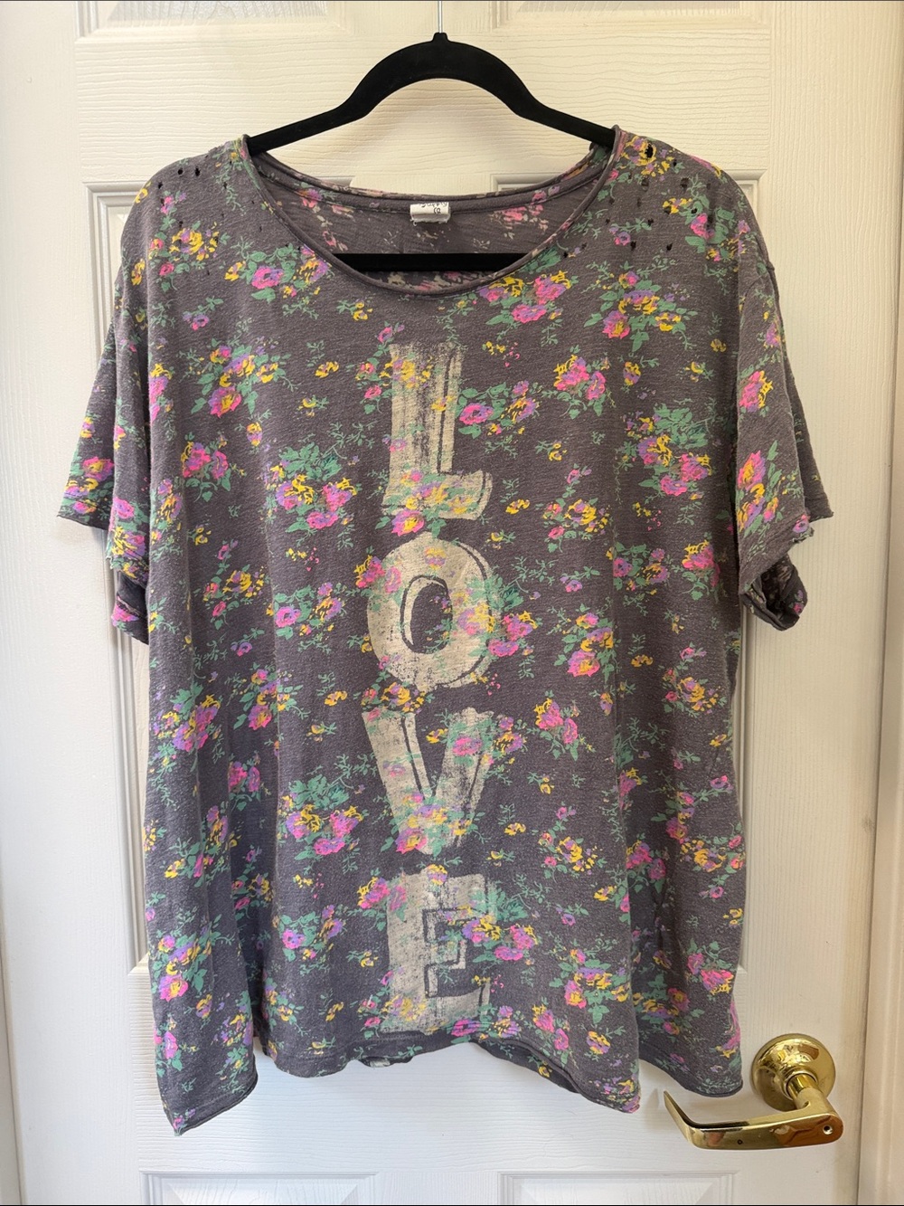 Magnolia Pearl O/S Gray Floral 'LOVE' Tee